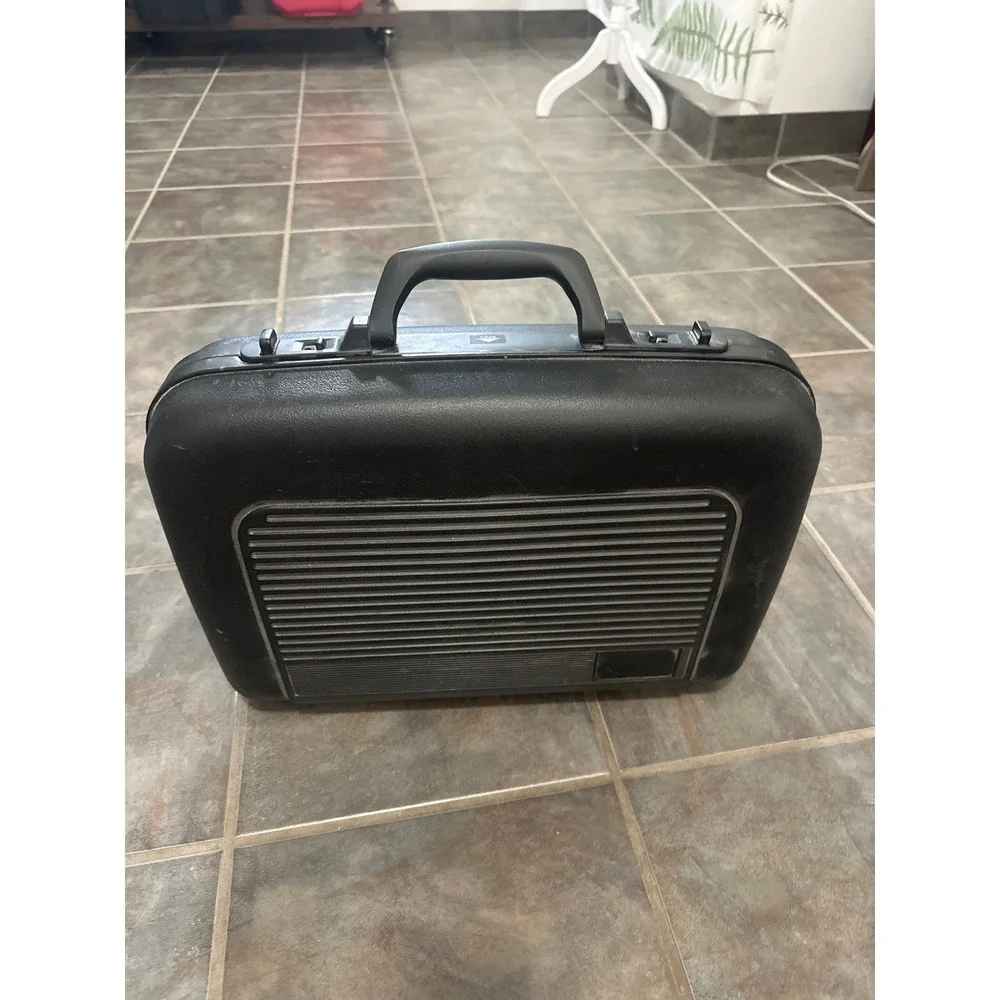Vintage LXI Series VHS Movie Camcorder CCD Flying Erase Head 6x Zoom with Case